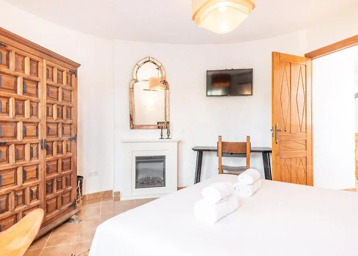Dom wakacyjny Spacious Andalusian With Private Pool Rems *